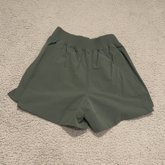Lululemon Stretch Woven Relaxed-Fit High-Rise Short 4" size XXS - Picture 6 of 9